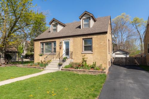 8828 Burlington Ave, Brookfield, IL 60513-2105