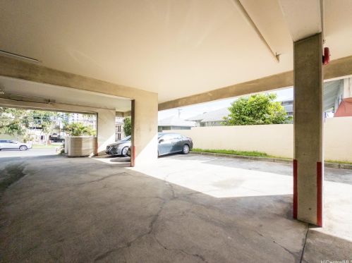 1562 Pensacola St, Honolulu HI  96822-5805 exterior