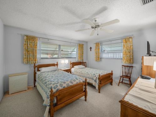 481 Curtis St, Fort Pierce FL 34983-1933 exterior