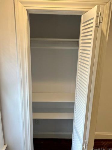 47 Riverside Ave, Norwalk CT 06850-2647 exterior