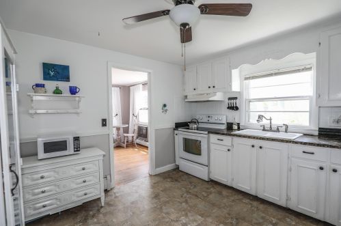 8 Dover St, Concord, NH 03301-5309