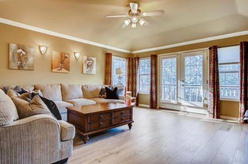 10122 Dianella Ln, Austin TX 78759-3036 exterior