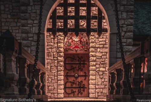 2009 Victoria Hl, Rochester MI exterior