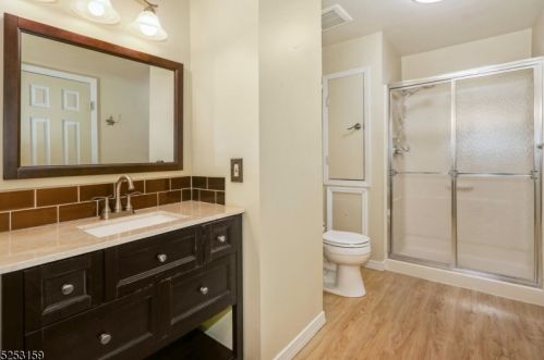 39 Wareham Ct, Scotch Plains NJ 07076-3132 exterior