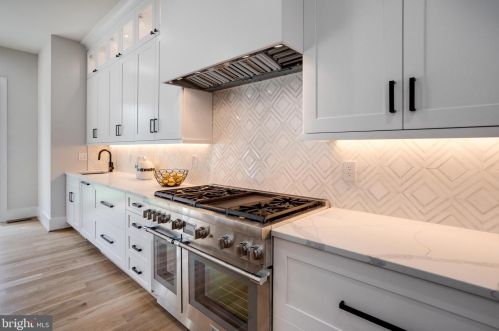 6801 Dillon Ave, Mc Lean VA  22101-4435 exterior