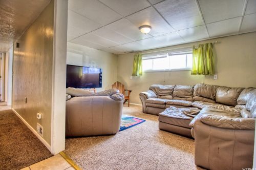 3728 Atmore Rd, Taylorsville UT 84084-1401 exterior