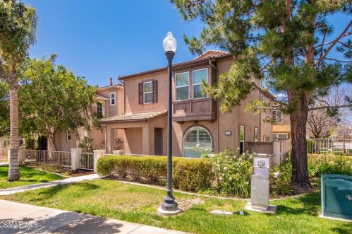 1090 Ambrosia St, Oxnard, CA 93030-4366