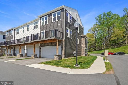 113 High Pointe Dr, Hummelstown PA 17036-8104 exterior