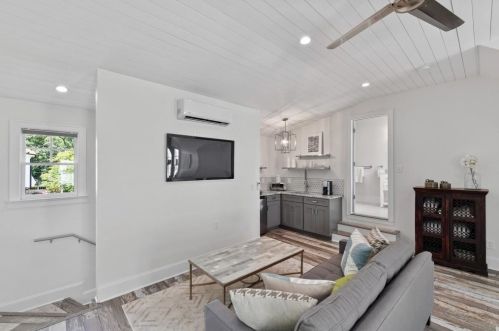 2517 Ellijay Dr, Atlanta GA  30319-3472 exterior