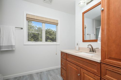 375 Hatch Rd, Eastham MA 02642-1847 exterior