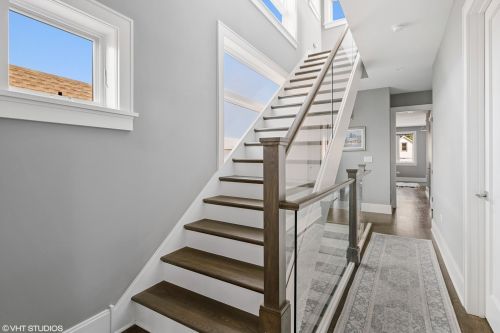 3621 Hermitage Ave, Chicago IL 60613-3507 exterior