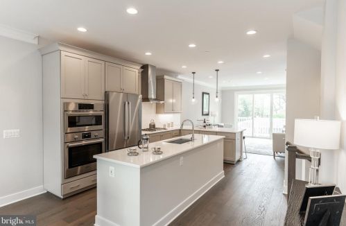 10338 Grosvenor Pl, Rockville MD 20852 exterior