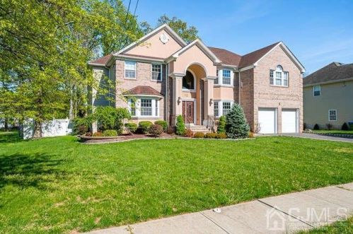 18 Ramsey Rd, Edison, NJ 08820-2318