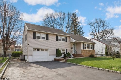 19 Chester Lang Pl, Cranford, NJ 07016-2962