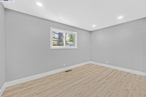 1945 Jameson Ct, Concord CA 94521-1609 exterior