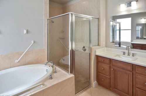 12687 Biscayne Ct, Naples FL 34105-4935 exterior