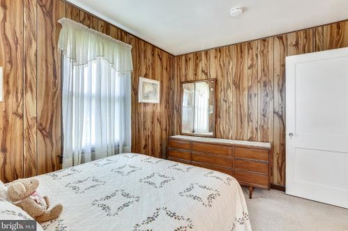 902 Lewis Ave, Rockville MD 20851-2350 exterior