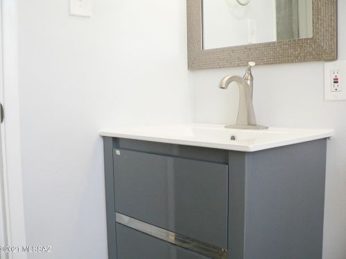 6462 Calle Luna, Tucson AZ  85710-5626 exterior