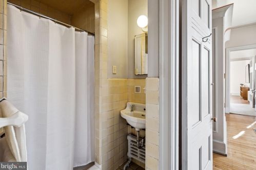 2322 Delancey Pl, Philadelphia PA 19103-6407 exterior