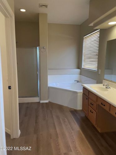 5571 Red Rock Ridge St, Tucson AZ  85742-8121 exterior