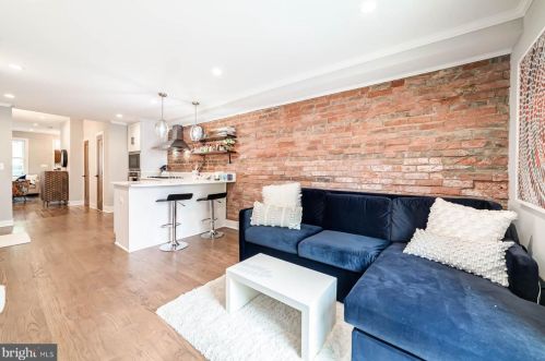 1011 Duke St, Alexandria VA 22314-3402 exterior