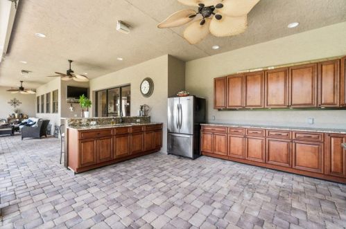 5811 Blue Bonnet Ct, Fort Pierce FL  34986-4186 exterior