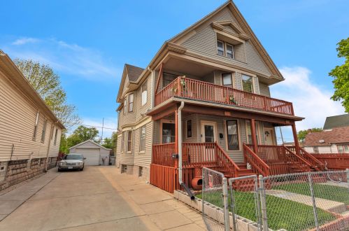 1555 Pearl St, Milwaukee, WI 53204-2730