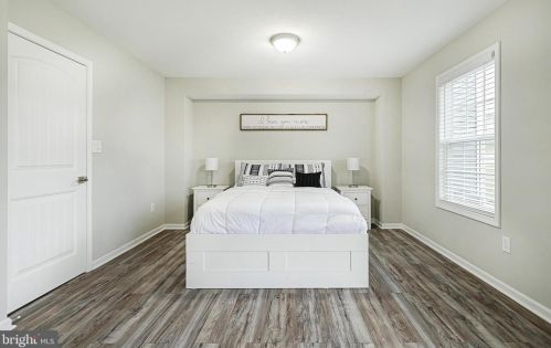 144 Overlook Dr, Hanover PA 17331-9136 exterior