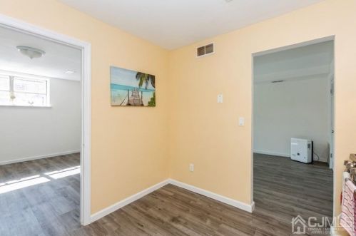 460 College Dr, Edison NJ 08817-5951 exterior