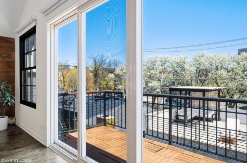 1733 Hoyne Ave, Chicago IL 60647-5541 exterior