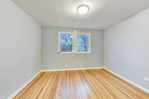 1832 Estes Ave, Chicago IL 60645-2904 exterior