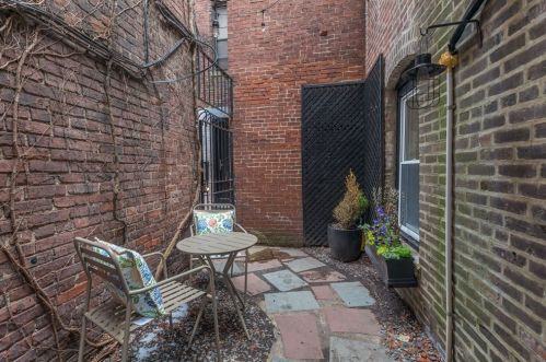 25 Phillips St, Boston MA 02114 exterior