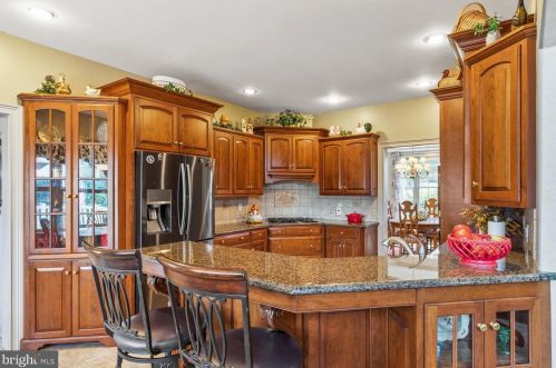 300 Country Mdw Dr, Lancaster PA 17602-1481 exterior