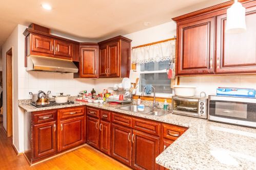 5041 Ainslie St, Chicago IL  60630-2302 exterior