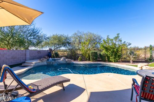 23002 52nd St, Phoenix AZ 85018-4402 exterior