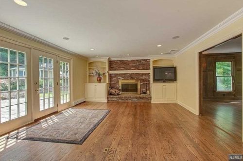 36 Saddle River Rd, Upper Saddle River NJ  07458-3205 exterior