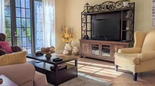 9084 Chula Vista St, Naples, FL 10702-3259