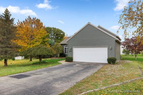 2835 Leaf Ct, Cedar Springs, MI 49319-8144