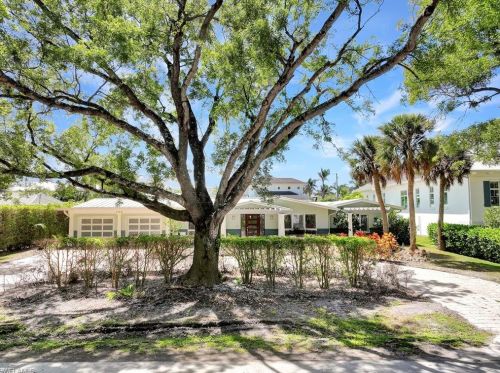 130 1 Ave, Naples FL 34120-2703 exterior