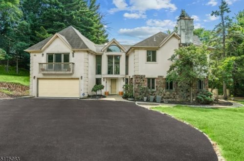 851 Rifle Camp Rd, West Paterson, NJ 07424-3132