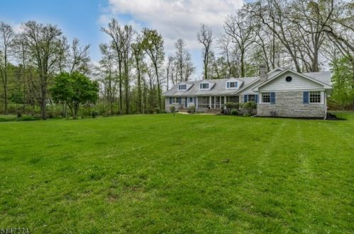 13 Tall Timbers Dr, Princeton, NJ 08540-4213