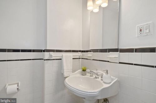 1847 47 Pl, Washington DC 20007-1910 exterior