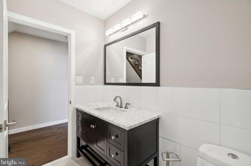 630 Catharine St, Philadelphia PA  19147-2937 exterior