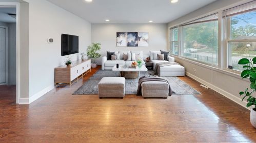 9337 Oglesby Ave, Chicago IL  60617-3931 exterior