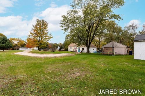 3650 Dangl Rd, Meskegon MI 49444-9715 exterior