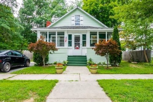 22 Stuart St, Springfield, MA 01119-1012