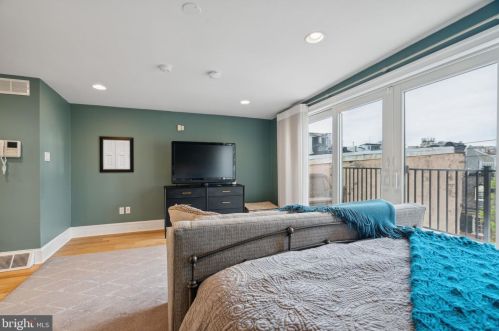 128 Bainbridge St, Philadelphia PA  19147-2402 exterior