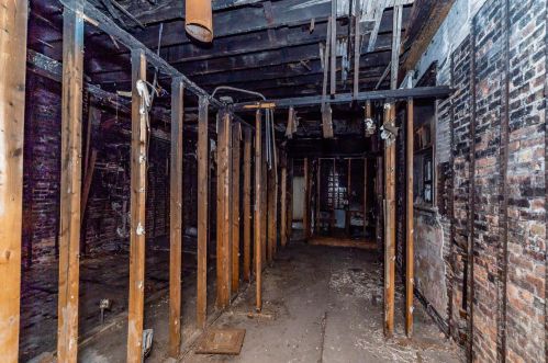 9002 Mackinaw Ave, Chicago IL 60617-4437 exterior