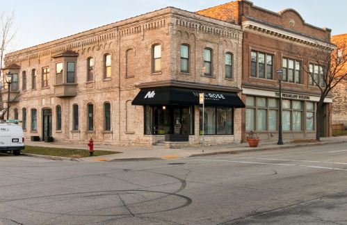 314 Vine St, Milwaukee, WI 53212-3606