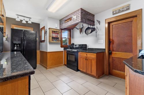 1015 76, Milwaukee WI 53214-3031 exterior